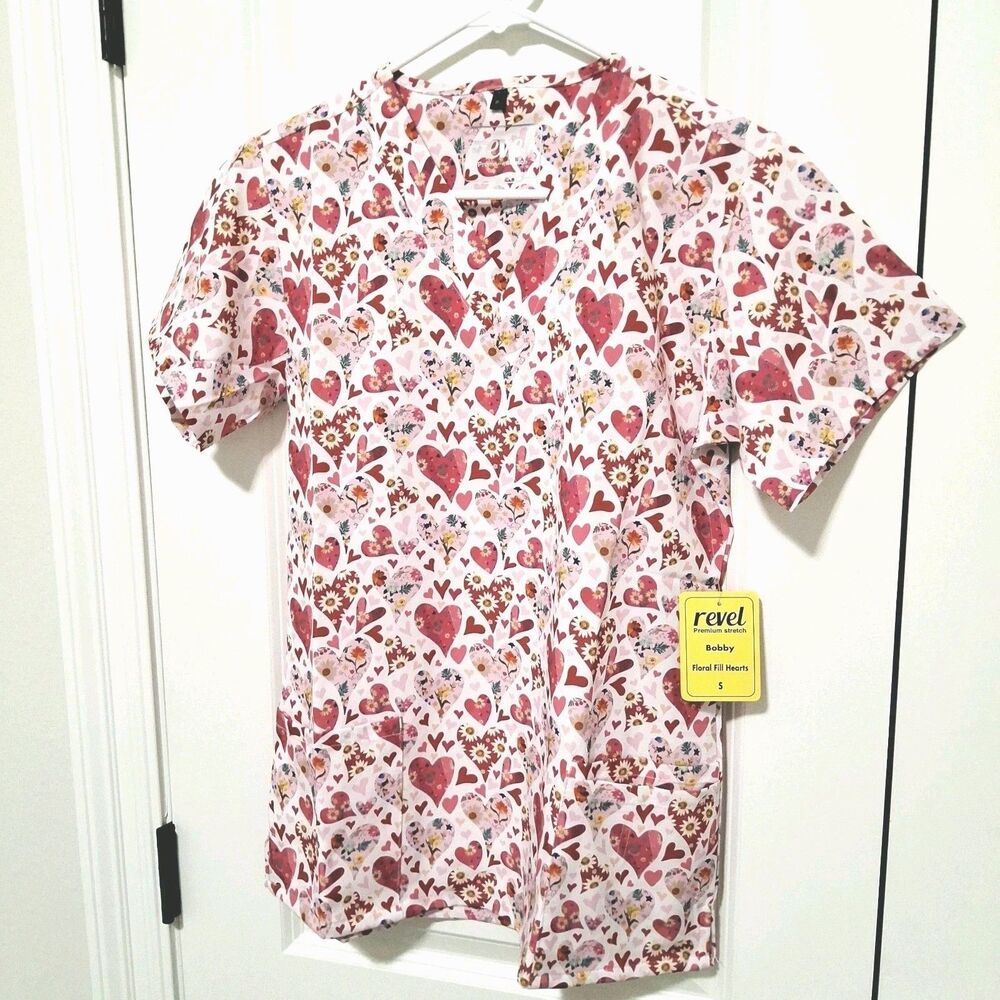 Revel Women's V-Neck Scrub Top Pink Red Floral Fill Hearts Size Small New w/Tags